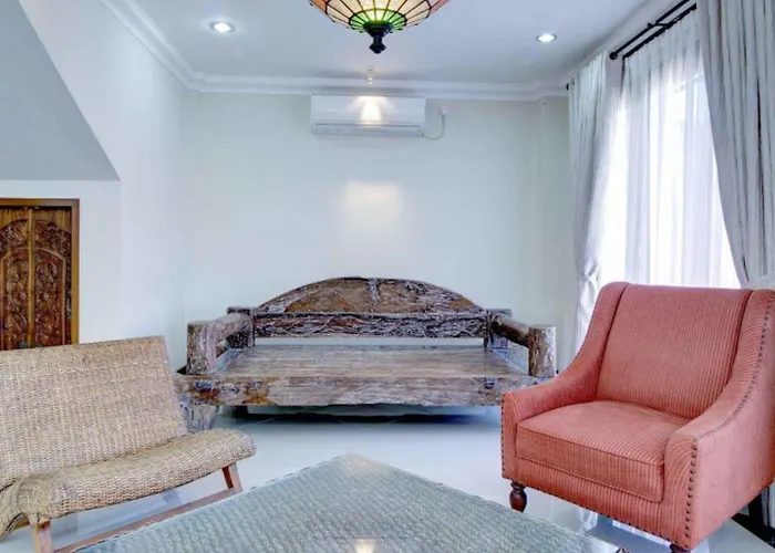 Hotel Hastinapura 4*