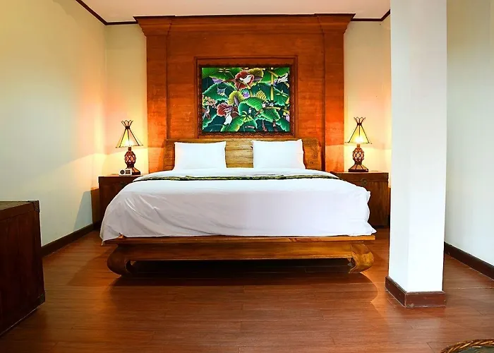 Hotel Hastinapura 4*